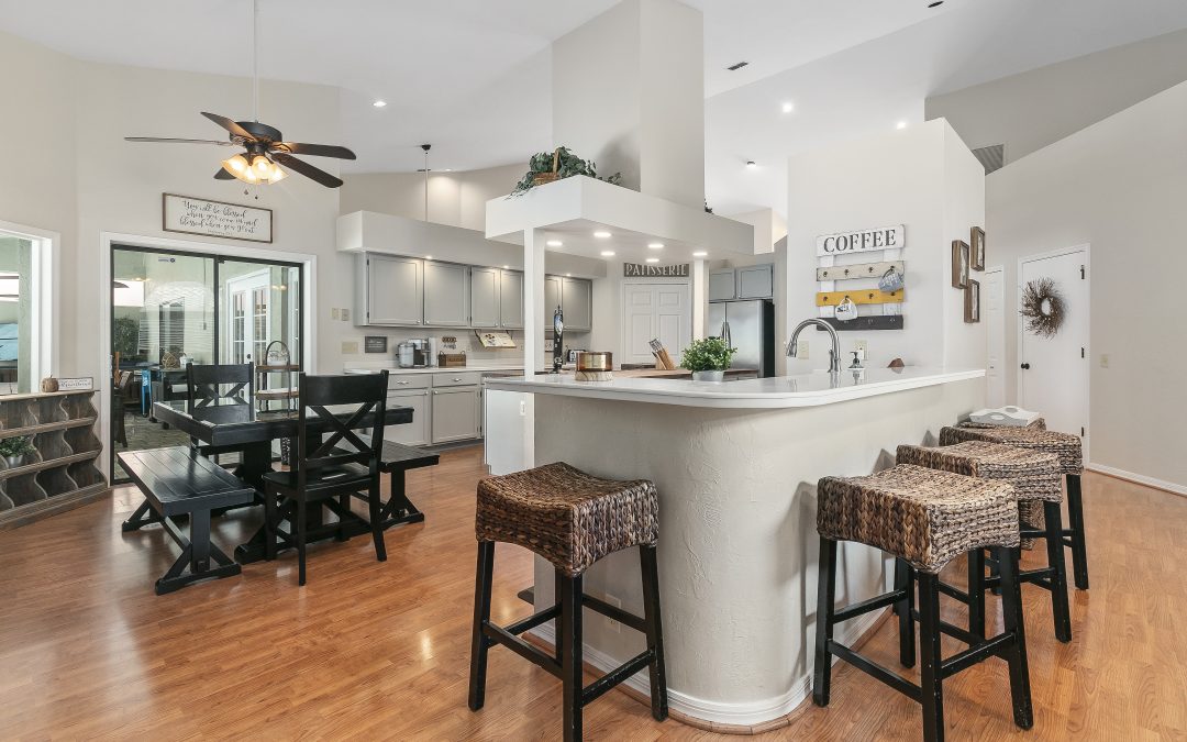 Should Real Estate Agents Take Their Own Listing Photographs?