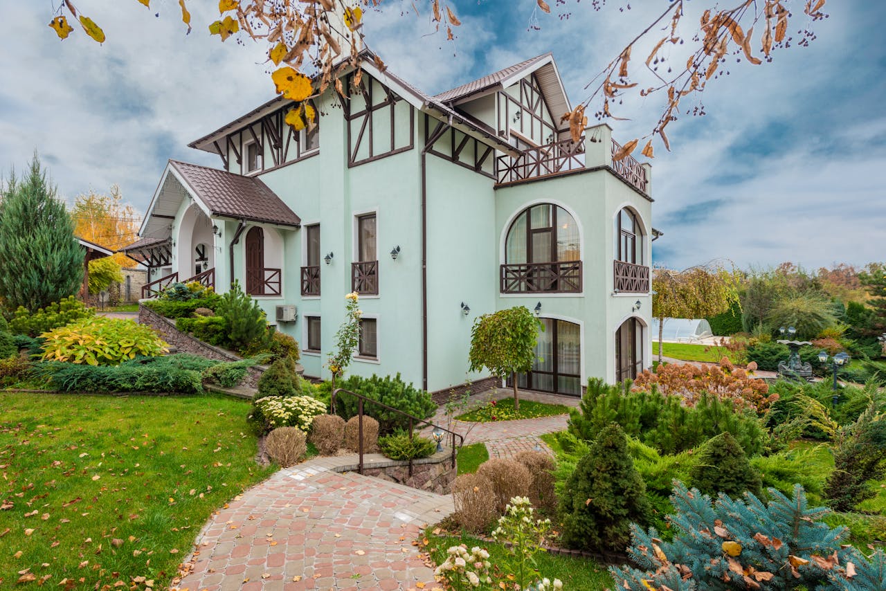 Real Estate Photo Scroll-Stopping in 2025 in Fort Myers